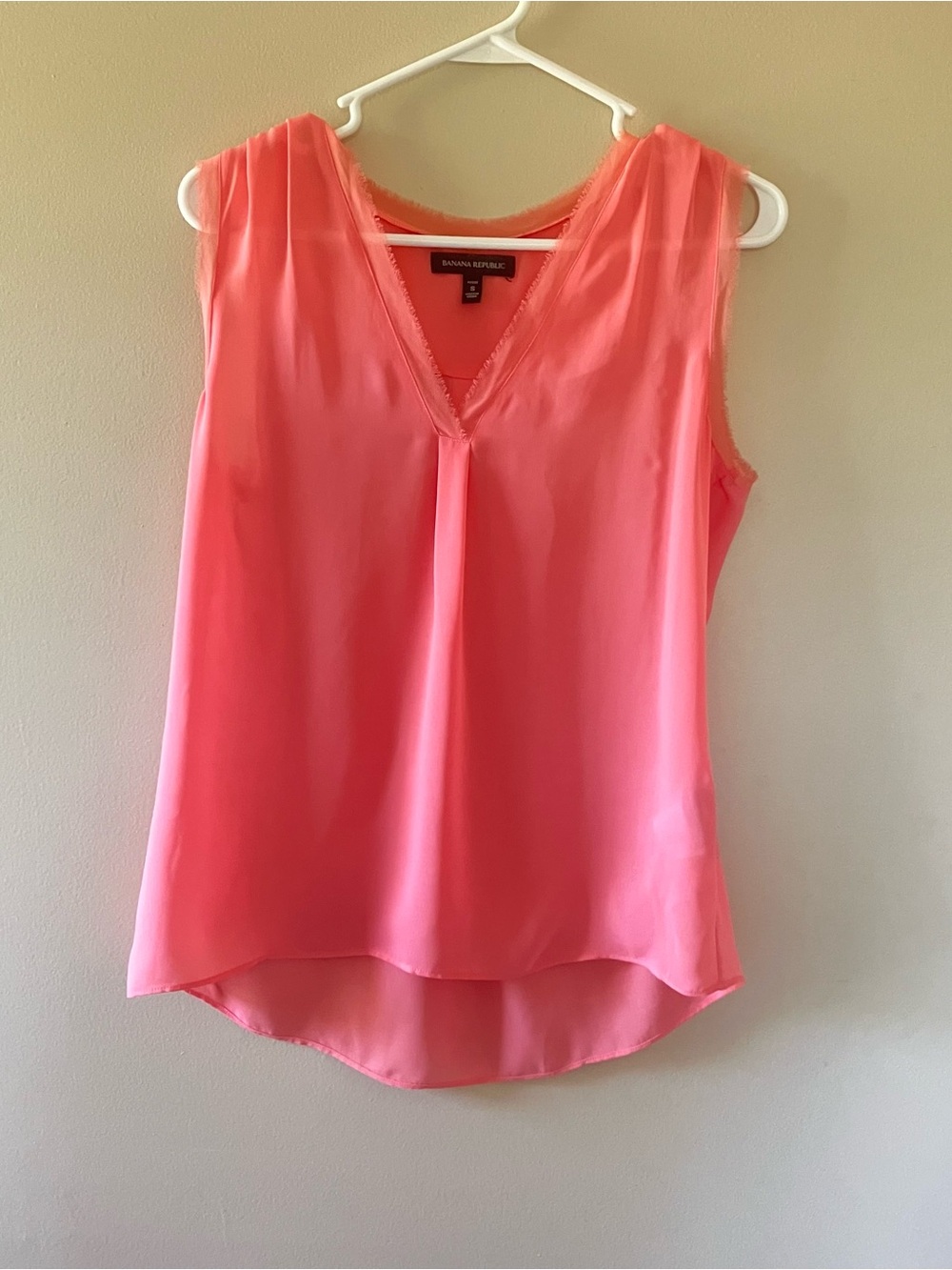 Banana Republic Coral Pink V-Neck Sleeveless Camisole